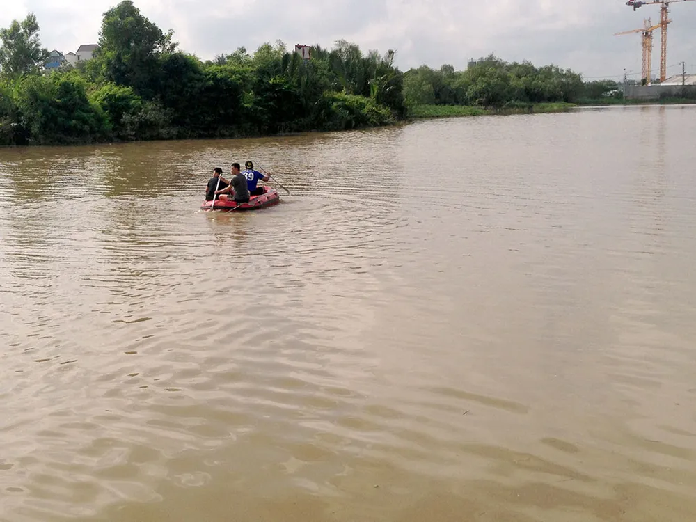 Tiếp tục tìm kiếm bé gái dưới sông Giồng Ông Tố ảnh 4